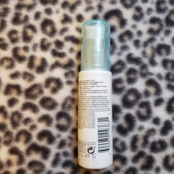 Revlon Photoready Prime Plus Mattifying + Pore Reducing Makeup + Skincare Primer - Picture 4 of 7